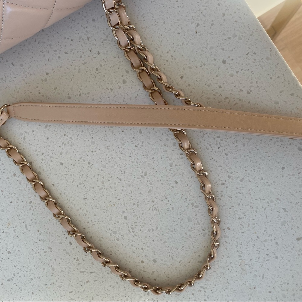 Authentic Rare Investment Chanel Running Chain Flapbag. Small Biege Lambskin - Picture 2 of 11